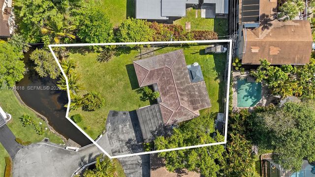 200 NW 33rd St, Oakland Park, FL 33309