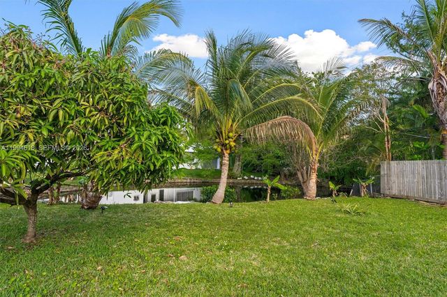 200 NW 33rd St, Oakland Park, FL 33309