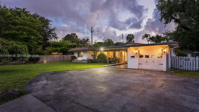 200 NW 33rd St, Oakland Park, FL 33309