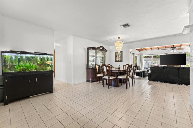 200 NW 33rd St, Oakland Park, FL 33309