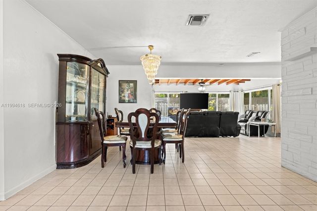 200 NW 33rd St, Oakland Park, FL 33309