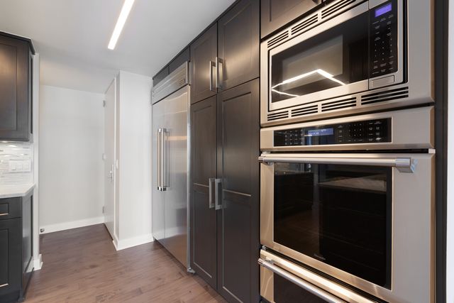 200 E DELAWARE Place 13D, Chicago, IL 60611