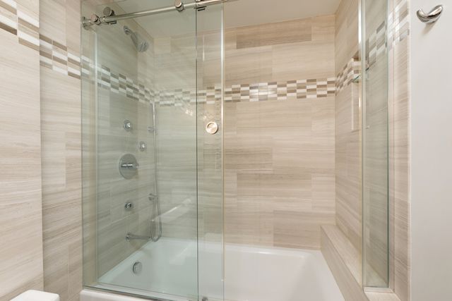 200 E DELAWARE Place 13D, Chicago, IL 60611