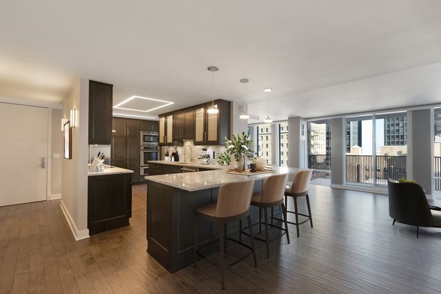 200 E DELAWARE Place 13D, Chicago, IL 60611