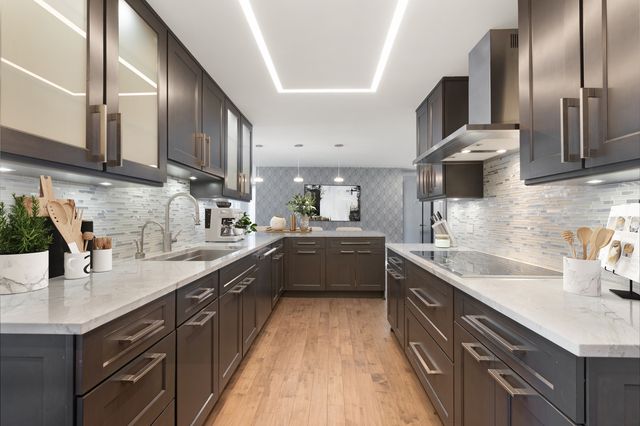 200 E DELAWARE Place 13D, Chicago, IL 60611