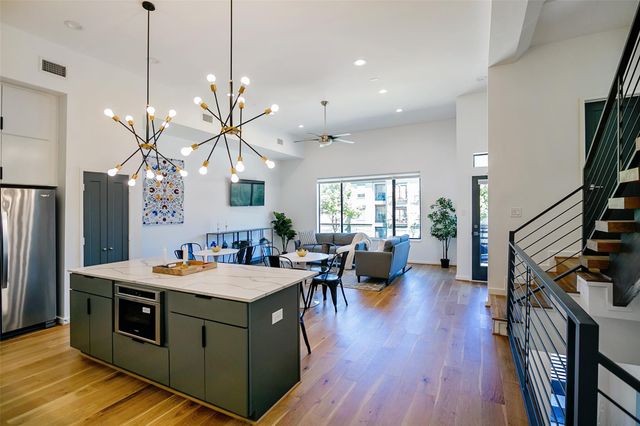 511 Memorial Heights Drive, Houston, TX 77007