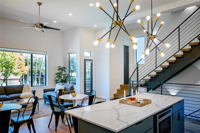 511 Memorial Heights Drive, Houston, TX 77007