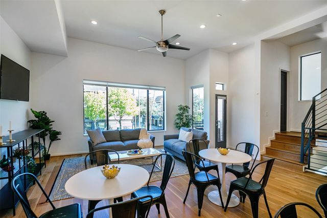 511 Memorial Heights Drive, Houston, TX 77007