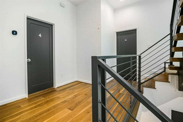 511 Memorial Heights Drive, Houston, TX 77007
