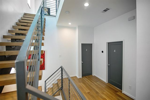 511 Memorial Heights Drive, Houston, TX 77007