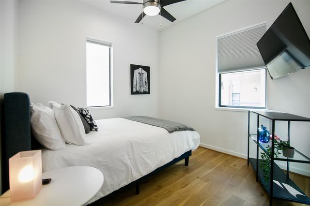 511 Memorial Heights Drive, Houston, TX 77007