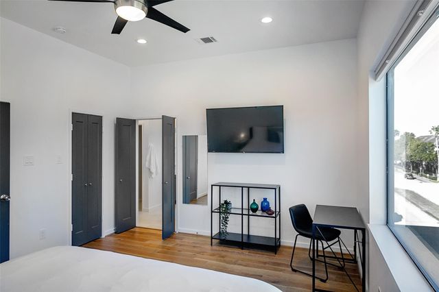 511 Memorial Heights Drive, Houston, TX 77007