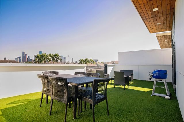 511 Memorial Heights Drive, Houston, TX 77007