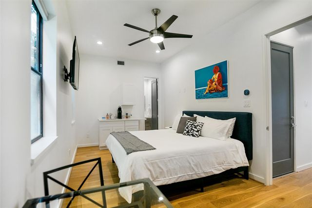 511 Memorial Heights Drive, Houston, TX 77007