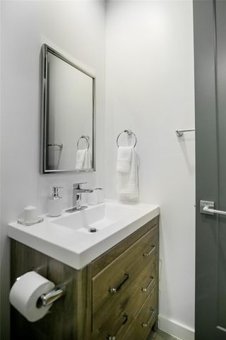 511 Memorial Heights Drive, Houston, TX 77007