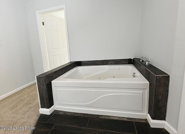 3907 Peachtree Ave, Louisville, KY 40215