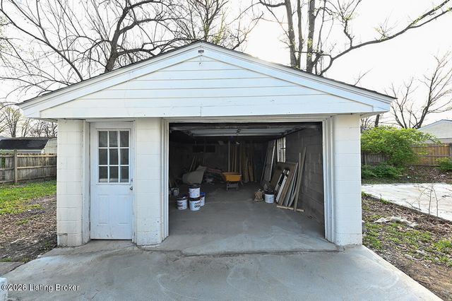 3907 Peachtree Ave, Louisville, KY 40215