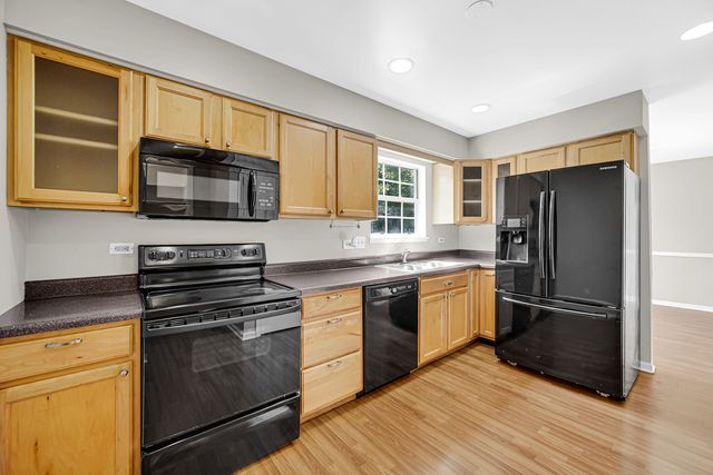 642 Dunham Road, Gurnee, IL 60031