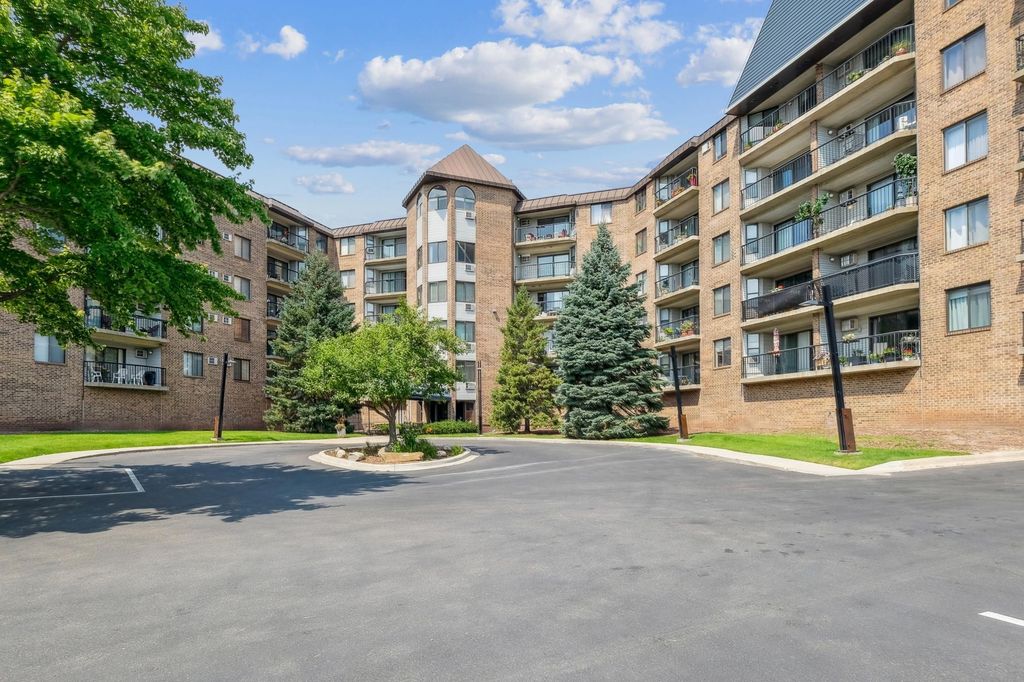 2601 Kenzie Terrace 305, Saint Anthony, MN 55418