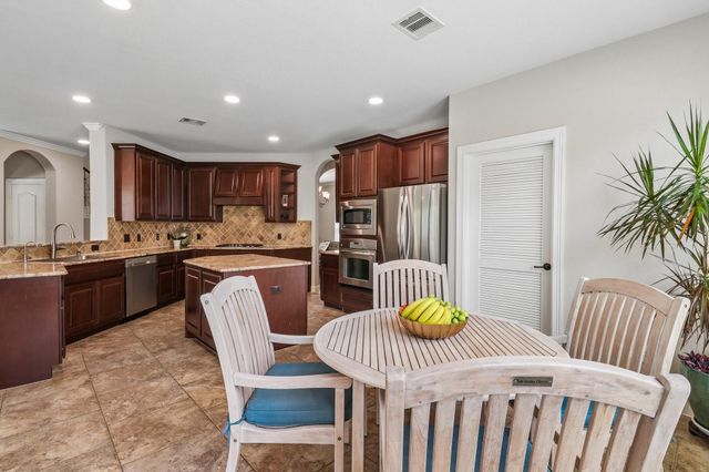 15 Verdin Place, The Woodlands, TX 77389
