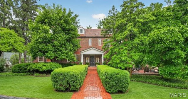 9111 Clayton Road, St Louis, MO 63124