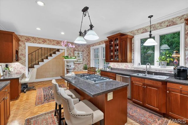 9111 Clayton Road, St Louis, MO 63124