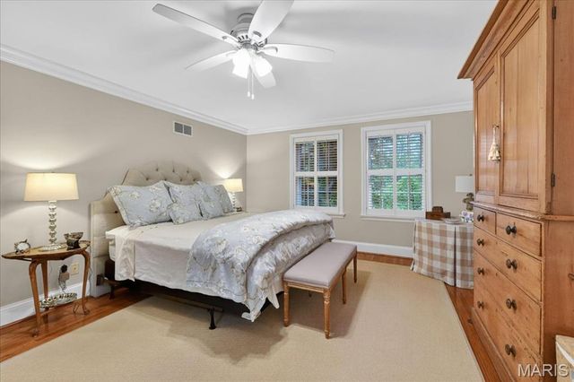 9111 Clayton Road, St Louis, MO 63124