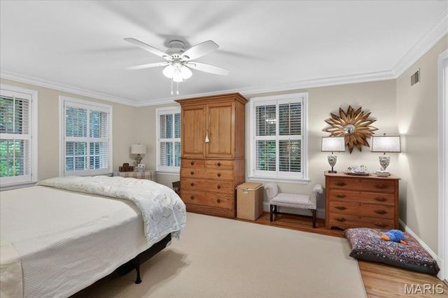 9111 Clayton Road, St Louis, MO 63124