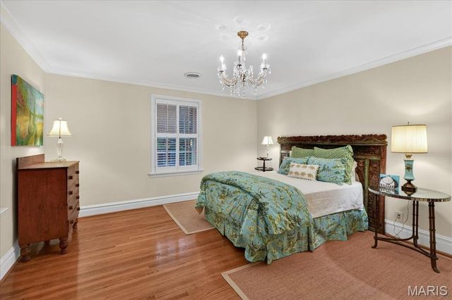 9111 Clayton Road, St Louis, MO 63124