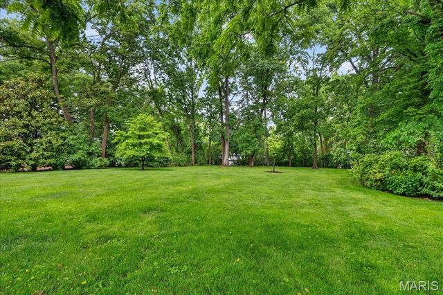 9111 Clayton Road, St Louis, MO 63124
