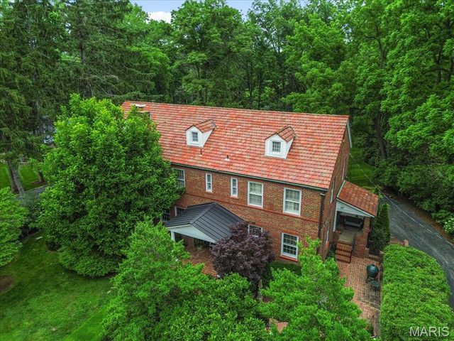 9111 Clayton Road, St Louis, MO 63124