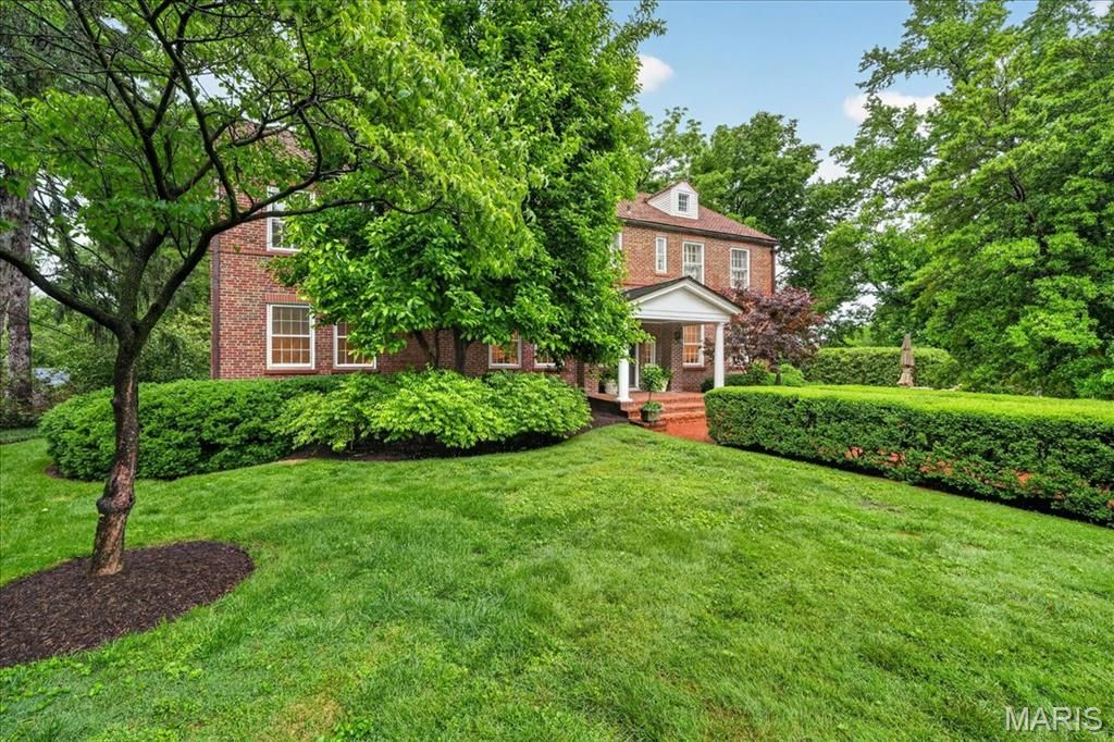 9111 Clayton Road, St Louis, MO 63124
