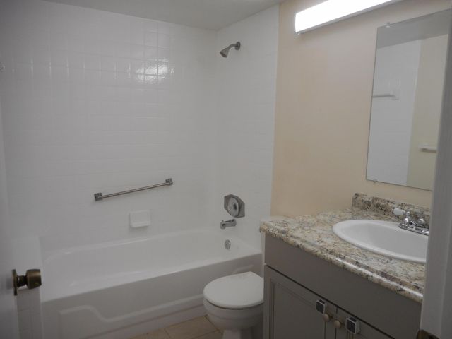 202 Foxtail Drive F1, Greenacres, FL 33415