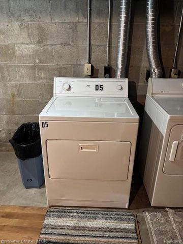 32718 Grand River Avenue 5, Farmington, MI 48336