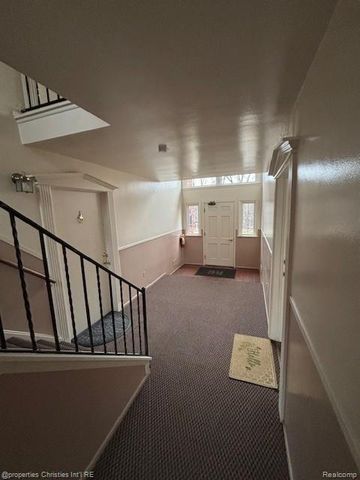 32718 Grand River Avenue 5, Farmington, MI 48336