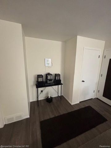 32718 Grand River Avenue 5, Farmington, MI 48336