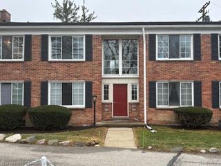 32718 Grand River Avenue 5, Farmington, MI 48336
