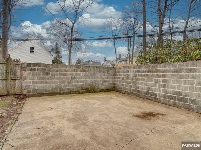 21 Edgewood Road, East Orange, NJ 07017