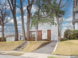 21 Edgewood Road, East Orange, NJ 07017