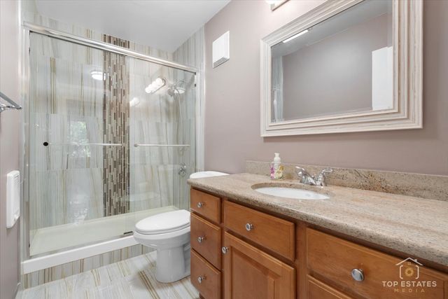 1615 E CENTRAL Road 218C, Arlington Heights, IL 60005
