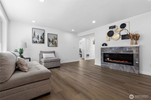 7831 202nd Place SW, Edmonds, WA 98026