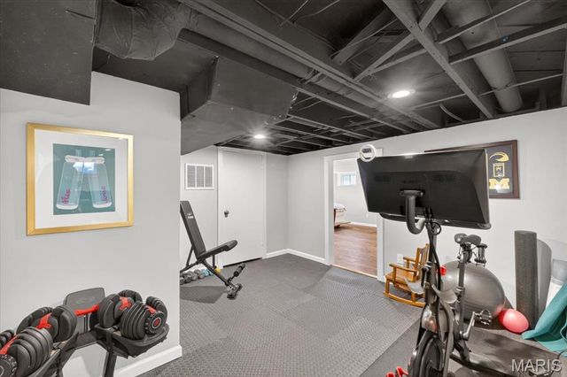 7840 Lafon Place, University City, MO 63130
