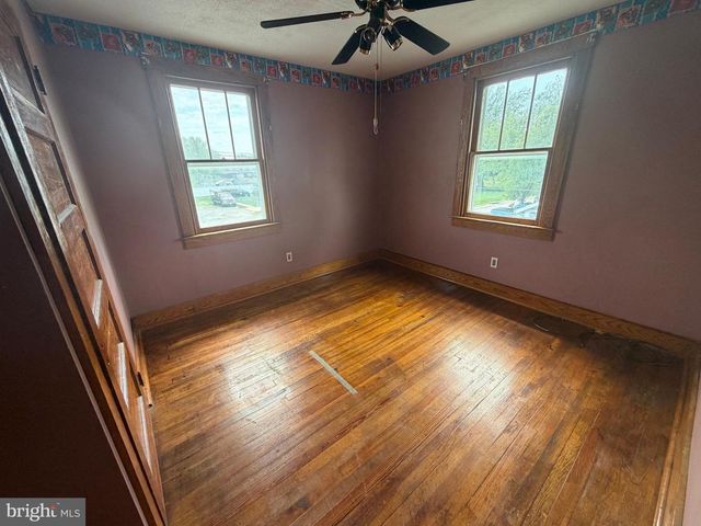636 HOLY CROSS RD, Baltimore, MD 21225