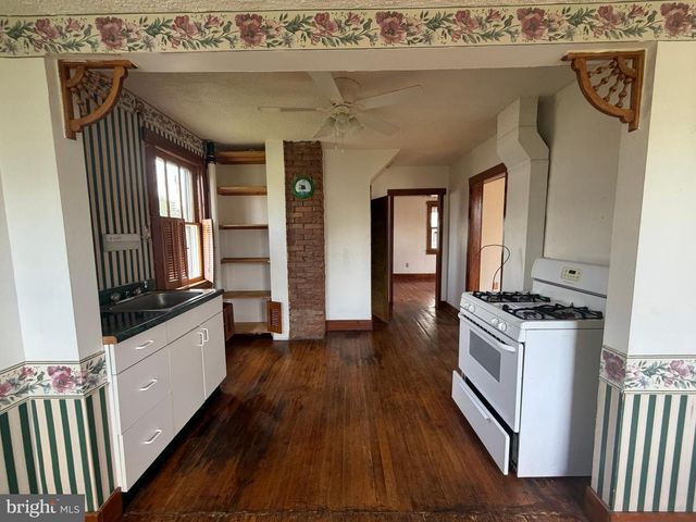 636 HOLY CROSS RD, Baltimore, MD 21225