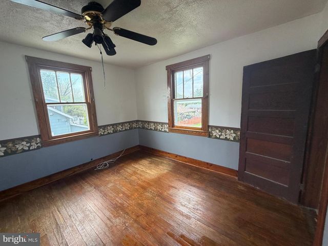 636 HOLY CROSS RD, Baltimore, MD 21225