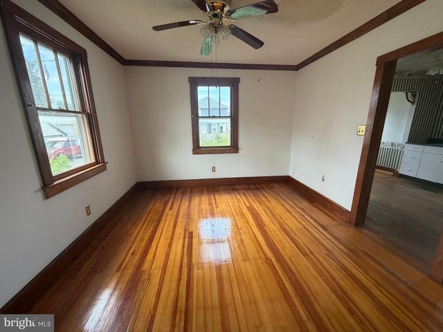 636 HOLY CROSS RD, Baltimore, MD 21225