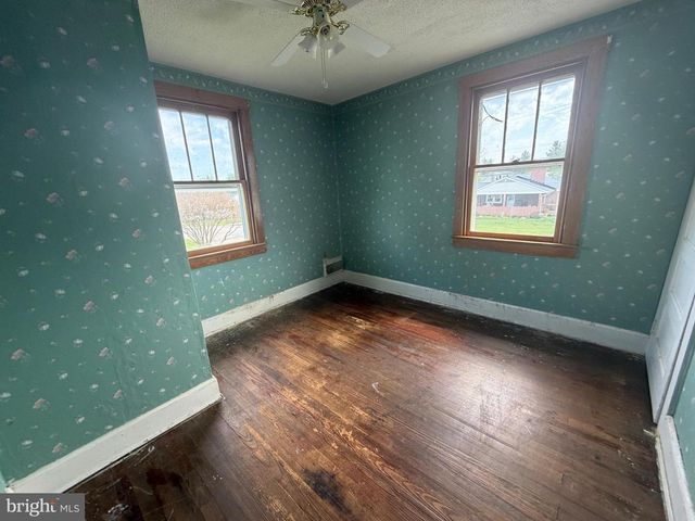 636 HOLY CROSS RD, Baltimore, MD 21225