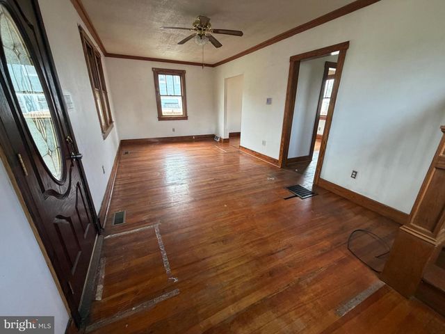 636 HOLY CROSS RD, Baltimore, MD 21225