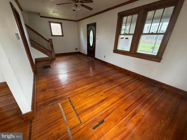 636 HOLY CROSS RD, Baltimore, MD 21225