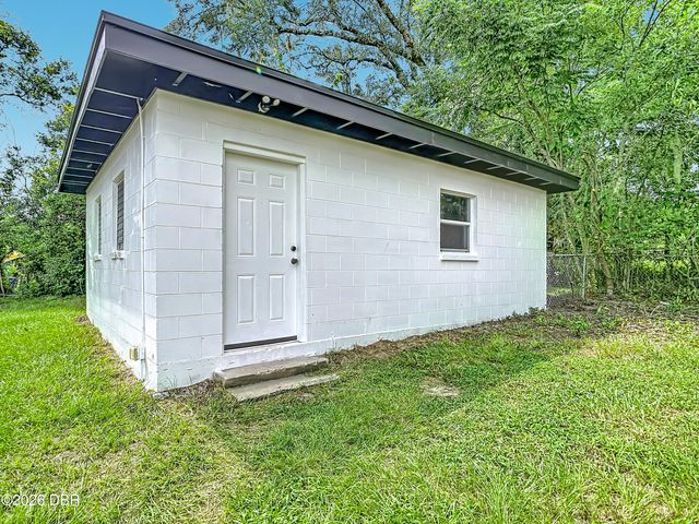 303 Lake Gertie Road, Deland, FL 32720